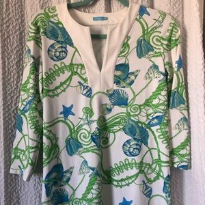 J. McLaughlin White Shell Print V-Neck Tunic